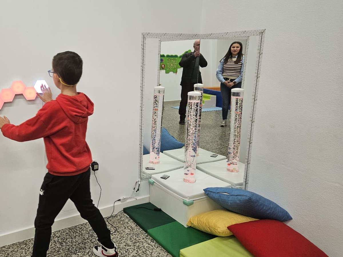 Comisiones Obreras asegura que la Consejería de Educación privatiza el programa para alumnos TEA