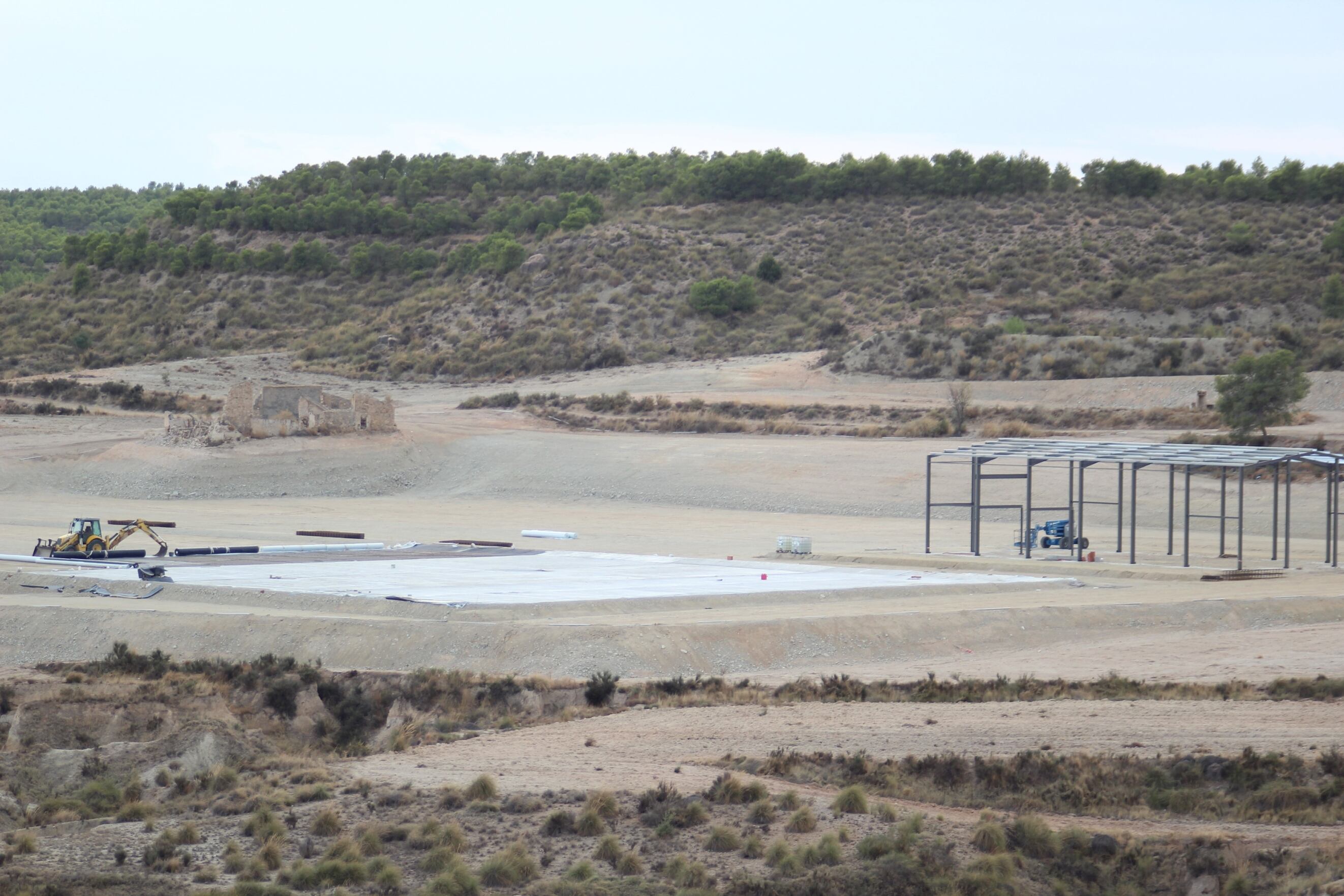 Obra de construcción de la planta de  compostaje de lodos en  Cieza