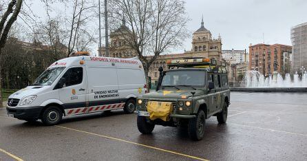 Vehículos de la UME frente a Caballería