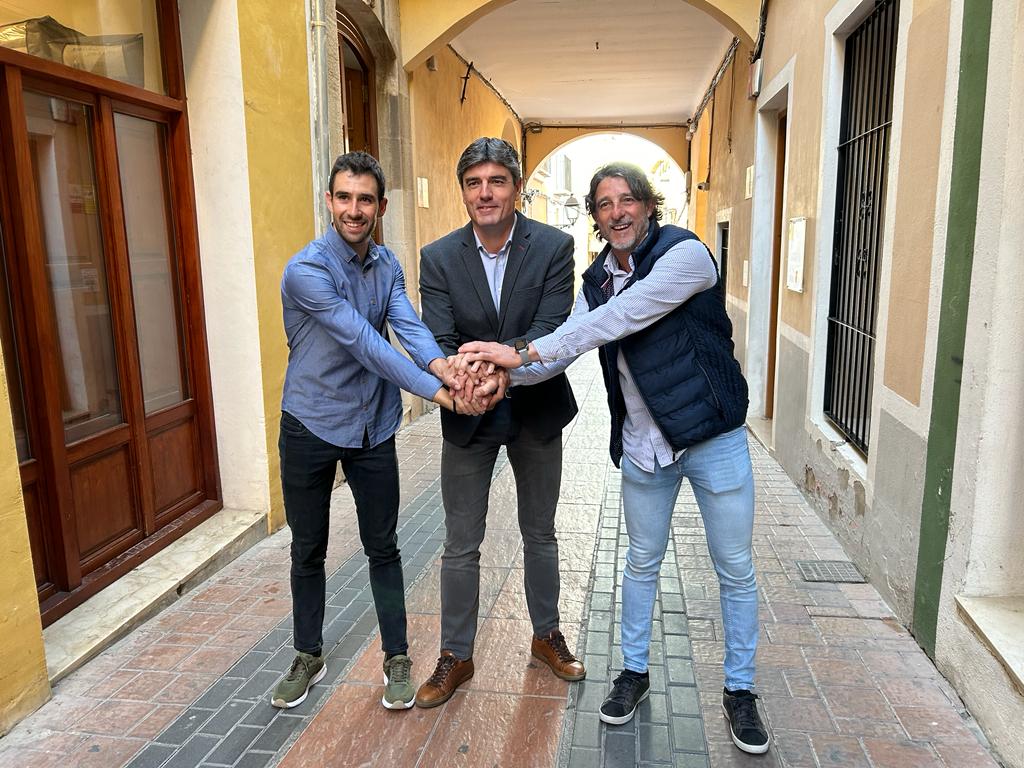 Felipe Orts junto al alcalde de La Vila, Marcos Zaragoza, y el concejal de Deportes, Peyo Lloret