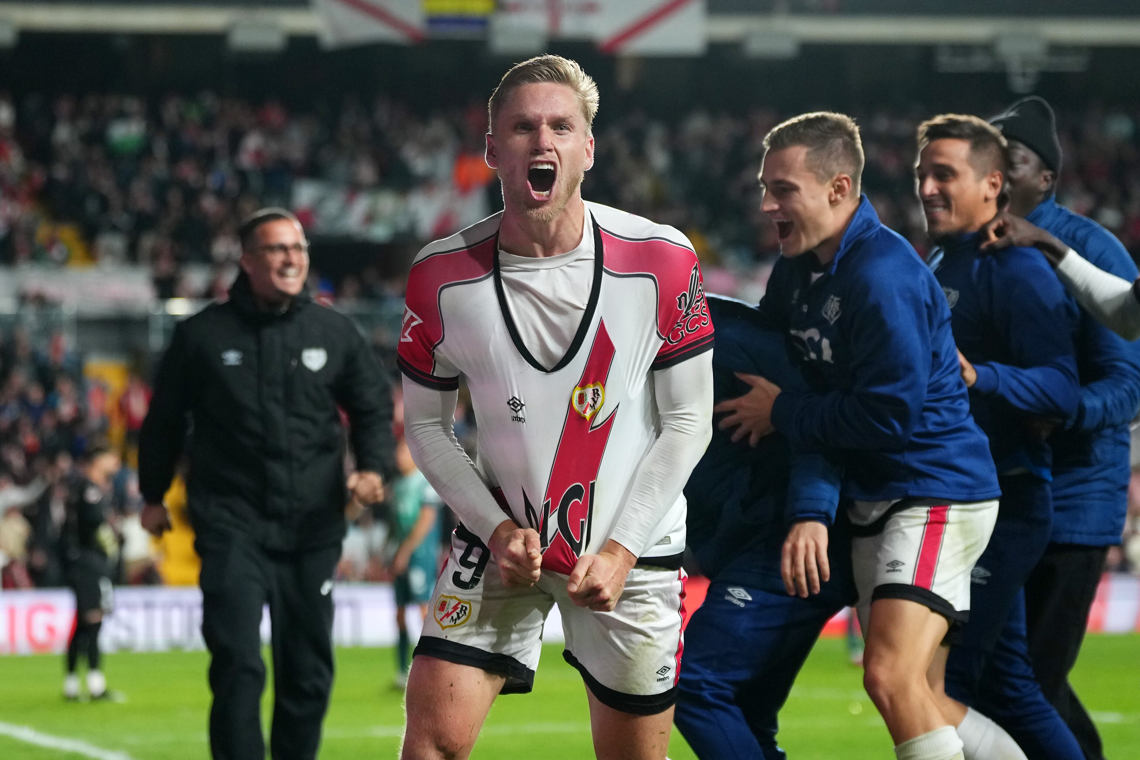 Alemao celebra su gol.