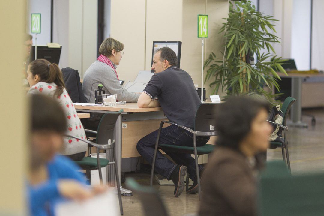 El paro sigue subiendo sus cifras.