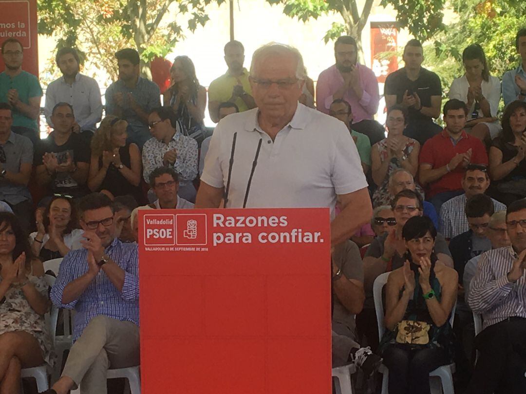 Josep Borrell interviene en un acto público de apoyo a Oscar Puente