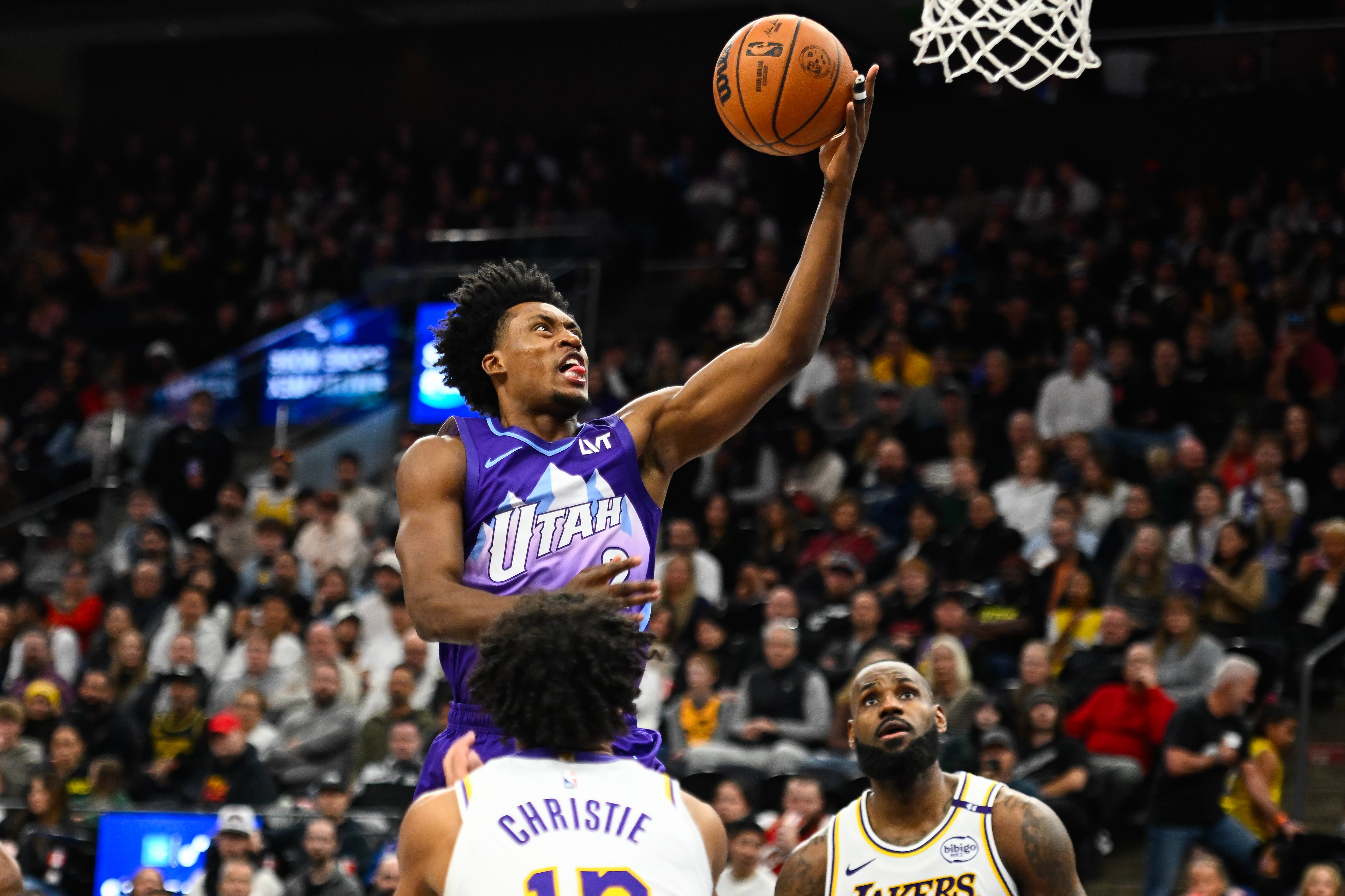 Collin Sexton, de Utah Jazz, anota la canasta de la &#039;no victoria&#039; ante Los Ángeles Lakers