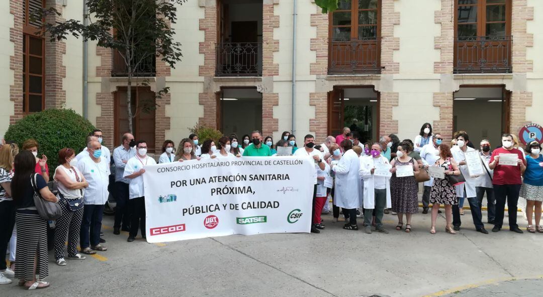 Imagen de la protesta de los sindicatos en el Provincial.