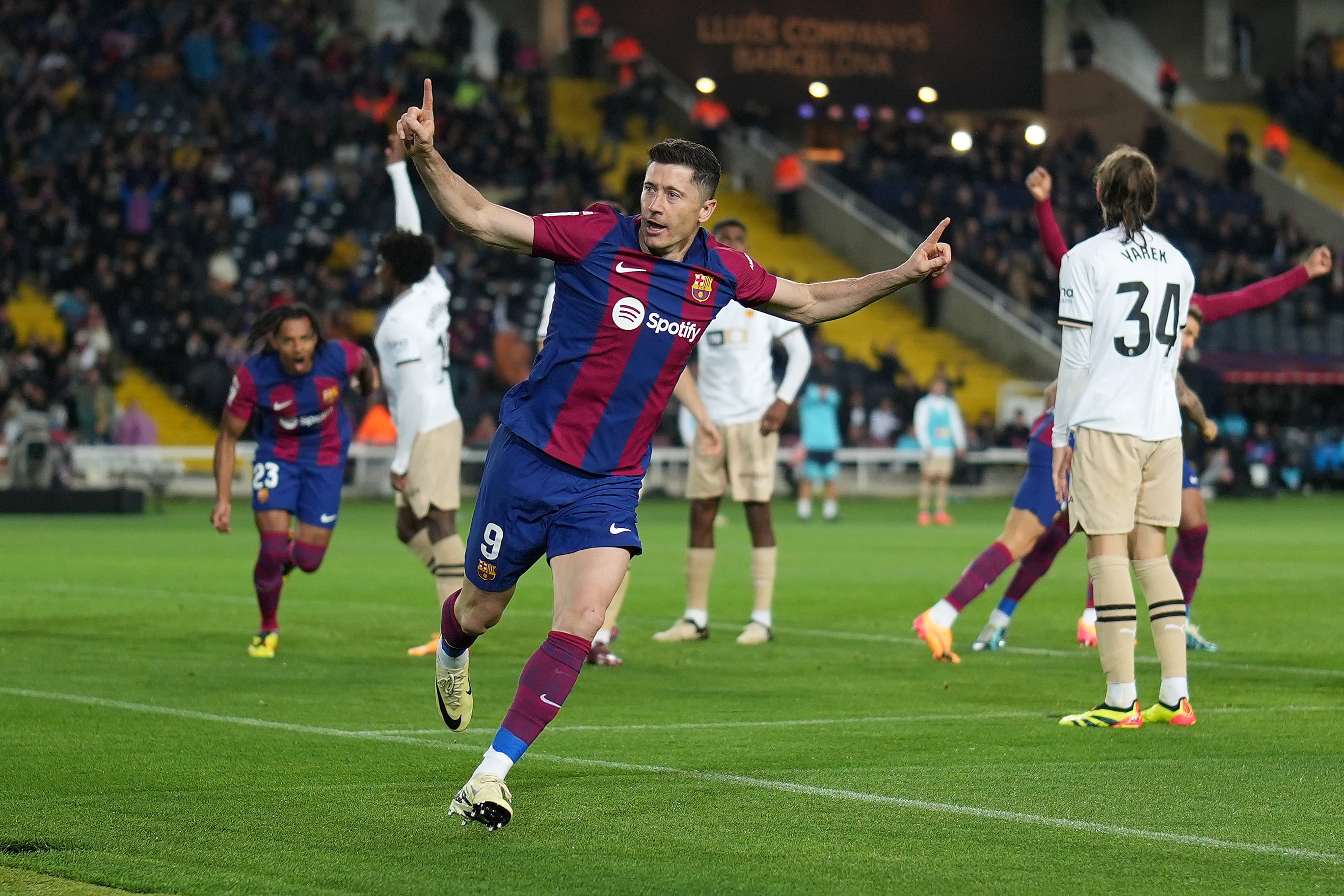 Hat-Trick de Robert Lewandowski  (Photo by Alex Caparros/Getty Images)