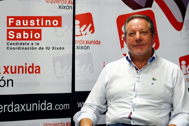 Faustino Sabio, nuevo coordinador de IU-Gijón, en la sede del partido.