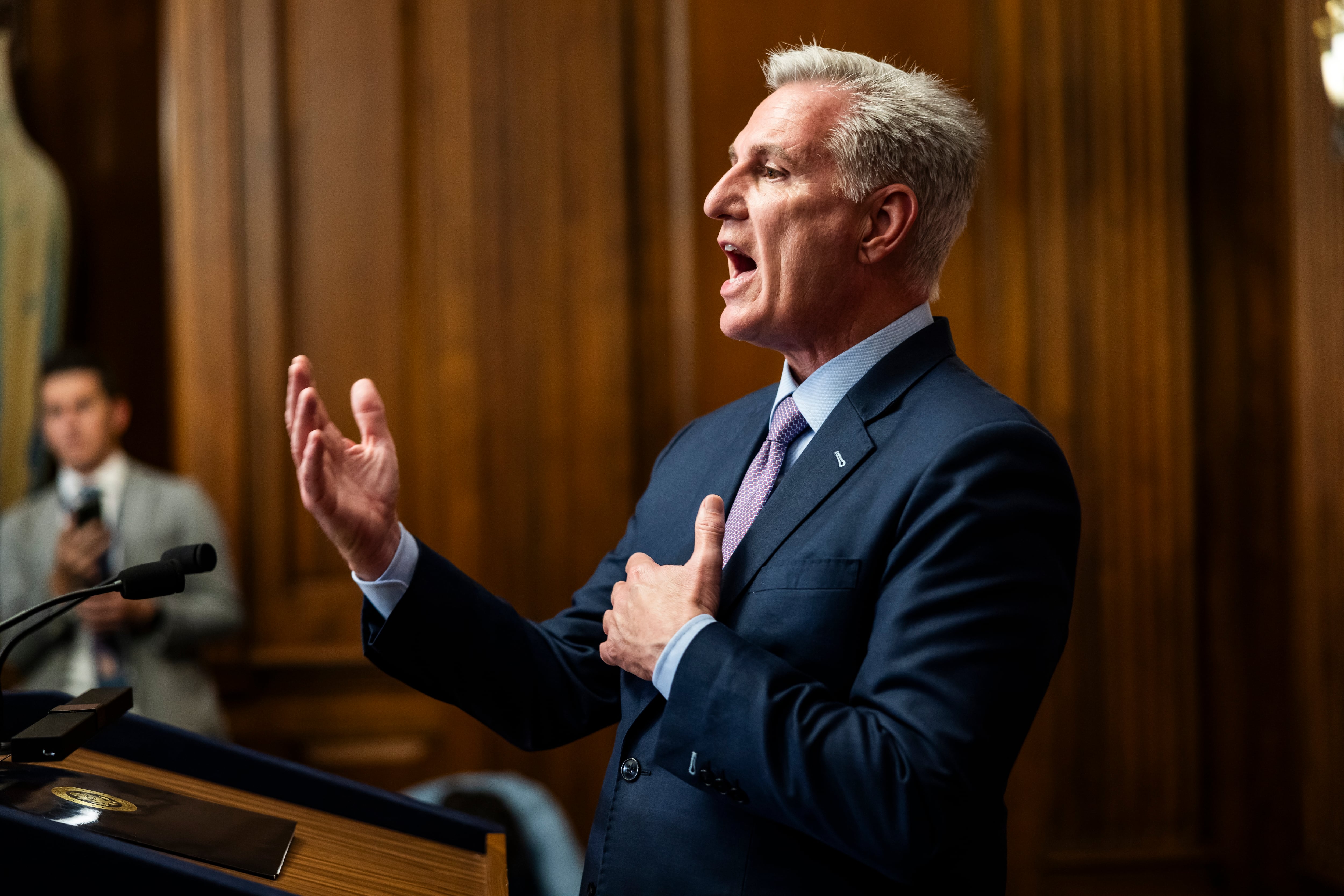 El que fuera presidente de la Camara de Representantes de Estados Unidos Kevin McCarthy, después de ser depuesto de su cargo por su propia bancada