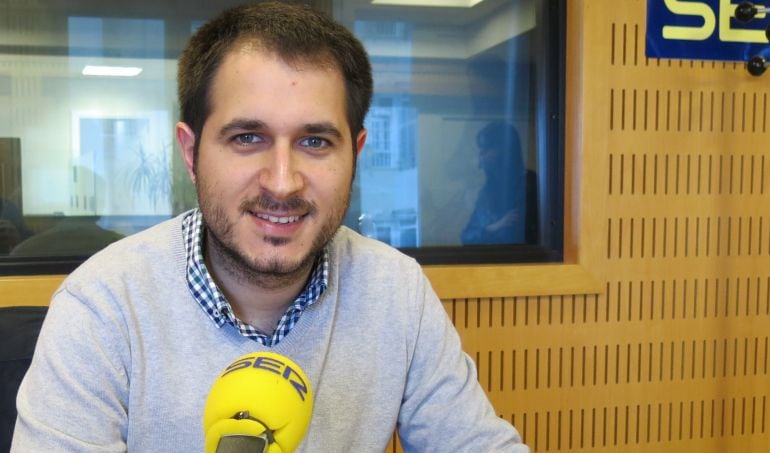 Francisco Pizarro, director del Instituto Andaluz de la Juventud, durante su entrevisa en Radio Cádiz