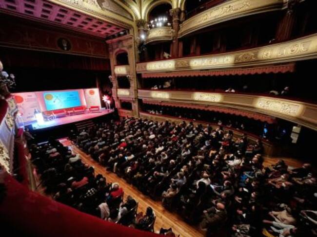 Asistentes al Congreso del Bienestar de la Cadena SER en el Teatro Palacio Valdés.