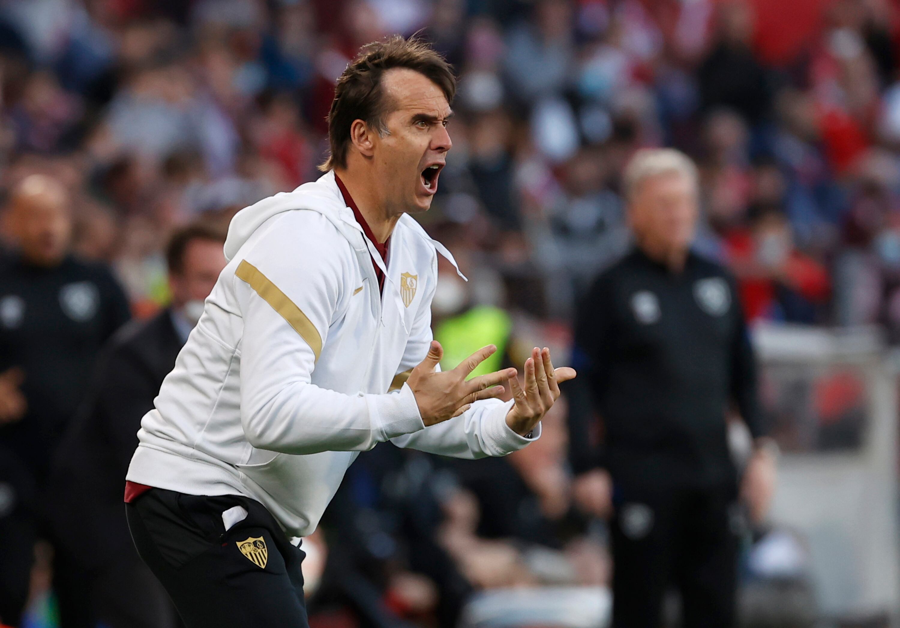 El técnico del Sevilla, Julen Lopetegui, durante el encuentro correspondiente a la ida de los octavos de final de la Liga Europa  frente al Wets Ham