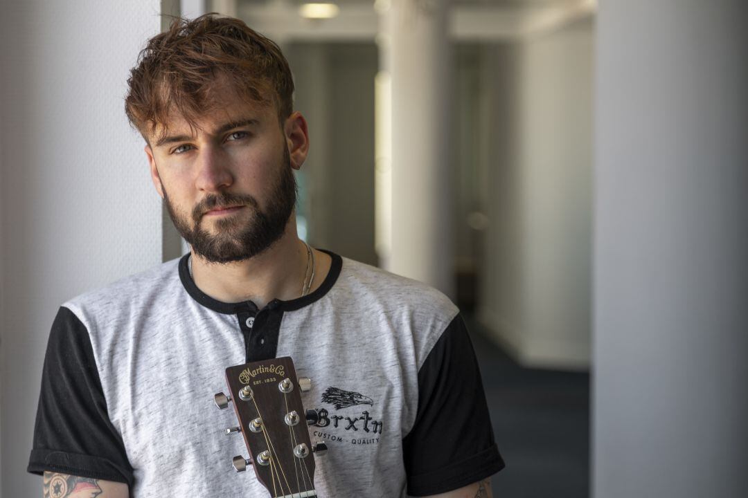 El cantante Dani Fernández, tras su entrevista en el programa Hoy por Hoy Madrid