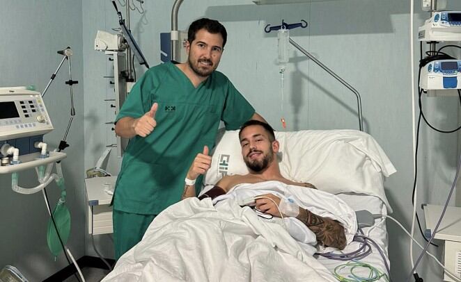 El defensa Víctor Olmo, operado de la rotura del ligamento cruzado anterior de la rodilla derecha