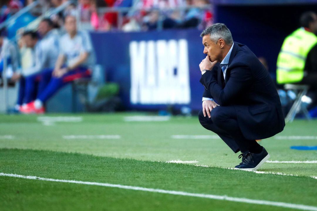 Fran Escribá dirigiendo al Celta en el Wanda Metropolitano