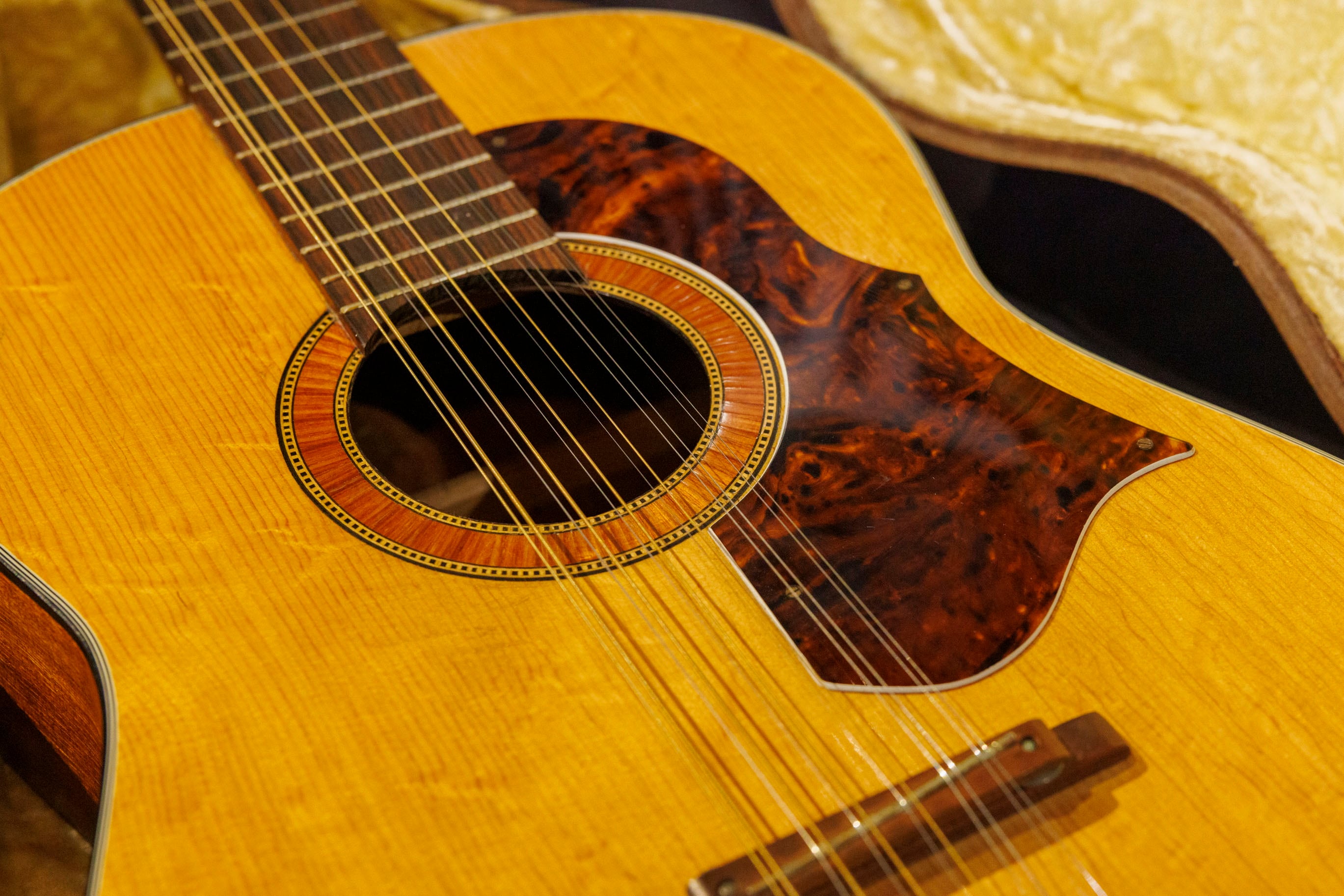 La guitarra subastada. (Nueva York) EFE/EPA/SARAH YENESEL