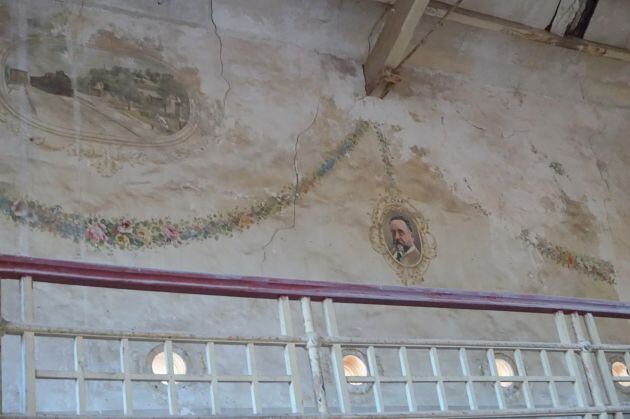 Detalle de las pinturas del Teatro de La Colonia de Santa Eulalia