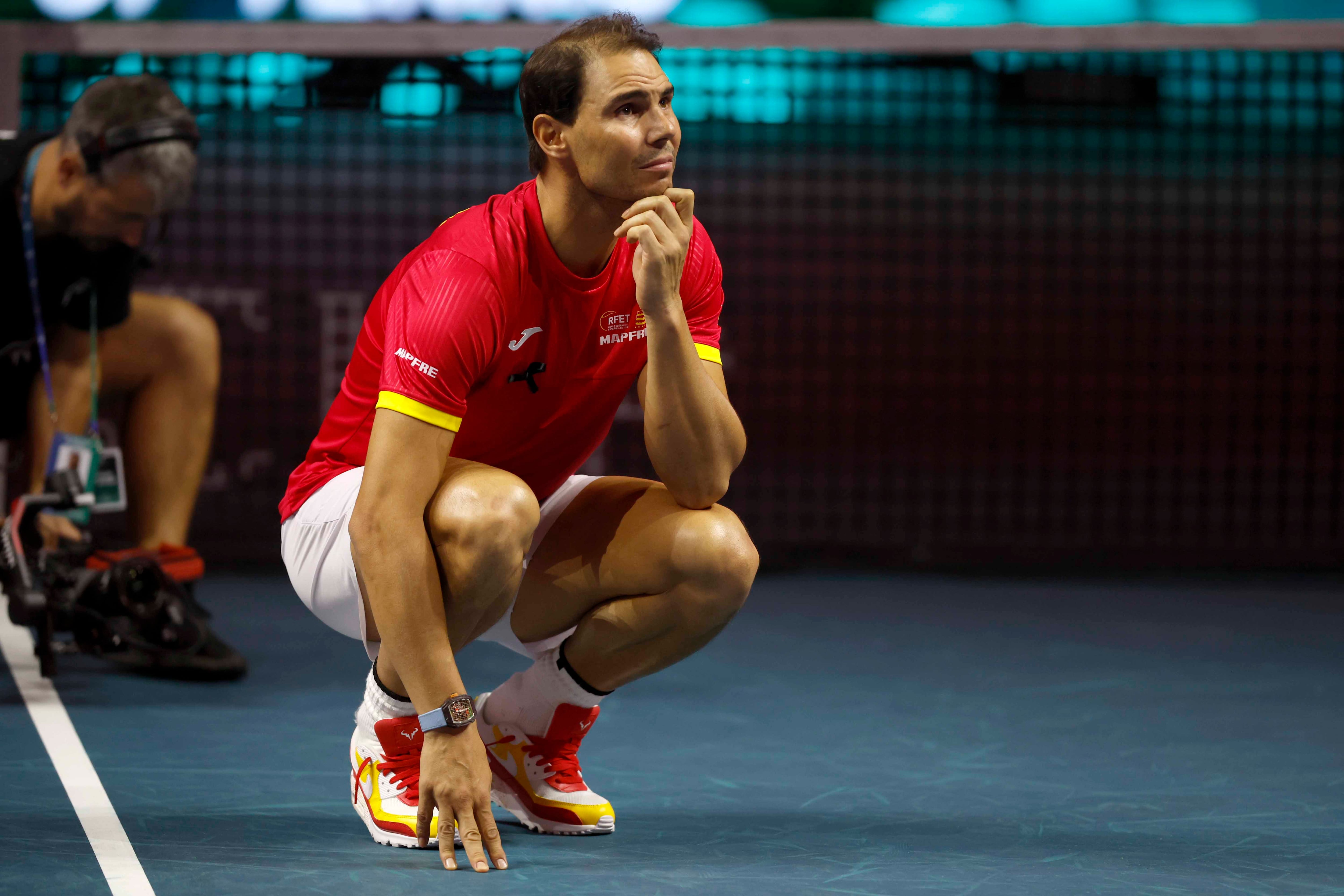 MÁLAGA, 19/11/2024.- El tenista Rafa Nadal durante el homenaje que ha recibido a la finalización del último encuentro de Copa Davis que han disputado España y Paises Bajos correspondiente a los cuartos de final de la Copa Davis hoy martes en el pabellón Martín Carpena de Málaga. EFE / Jorge Zapata.
