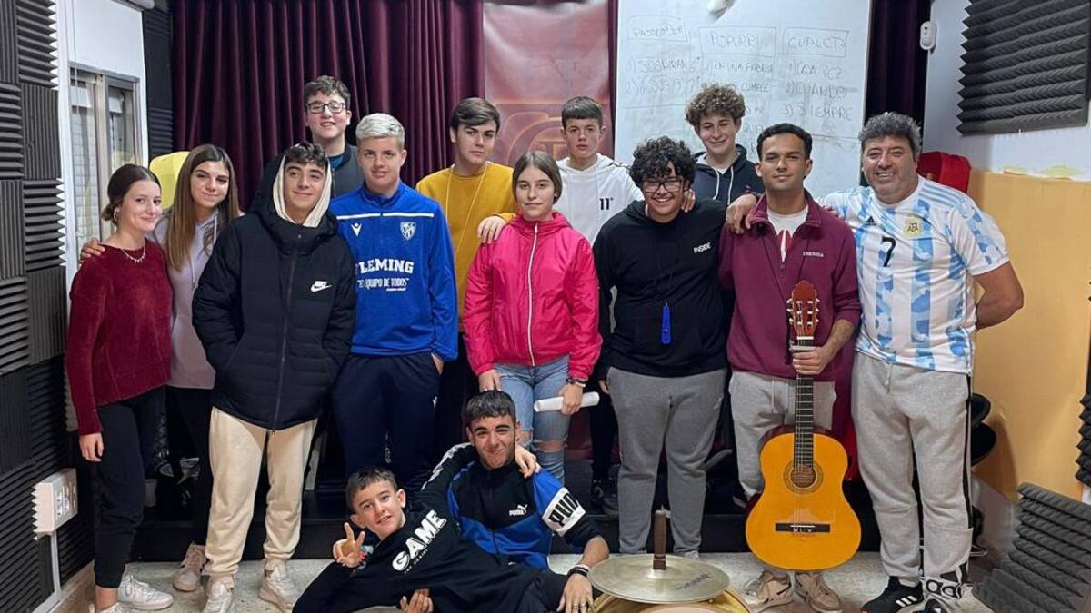 Chirigota Vuelven Las Mas...Carillas Semifinal Juvenil COAC 2023