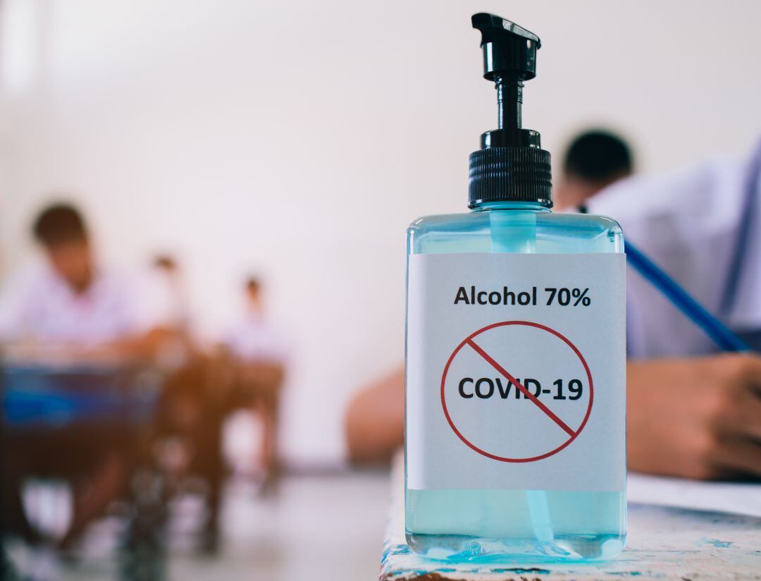 Alumnos examinándose en medio de la pandemia