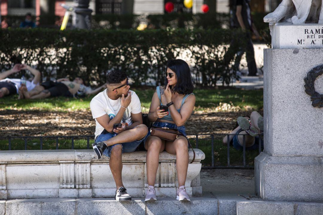 La Comunidad no se plantea &quot;de momento&quot; ni la vuelta a las mascarillas en el exterior ni toque de queda