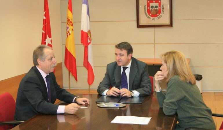 Firma del convenio entre el Ayuntamiento de Tres Cantos y el Centro de Camilos Religiosos