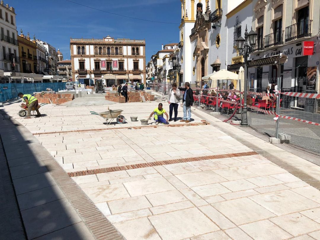 Valdenebro y Márquez han visitado las obras en la plaza del Socorro