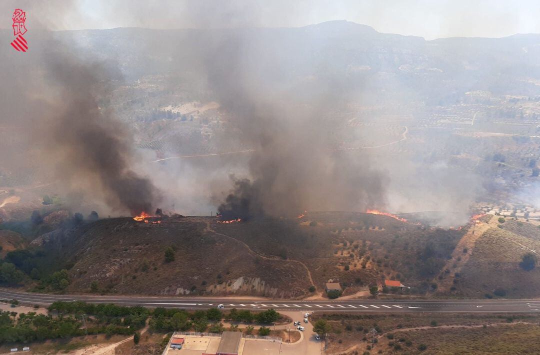 Incendio forestal en Jalance (Valencia)