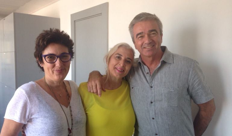 Montserrat Domínguez, Mariola Cubells y Carles Francino, en los estudios de la Cadena SER