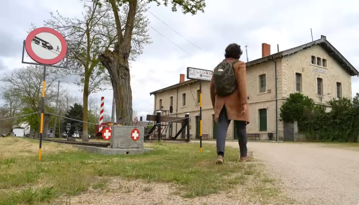 Carlo Cuñado en un vídeo de promoción de Aranda visitando el Museo del Tren