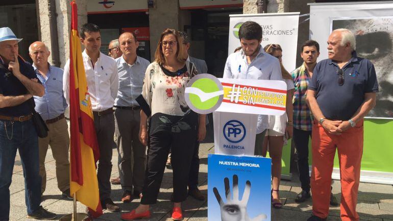 Representantes del Partido Popular durante la lectura del manifiesto en recuerdo a Miguel Ángel Blanco