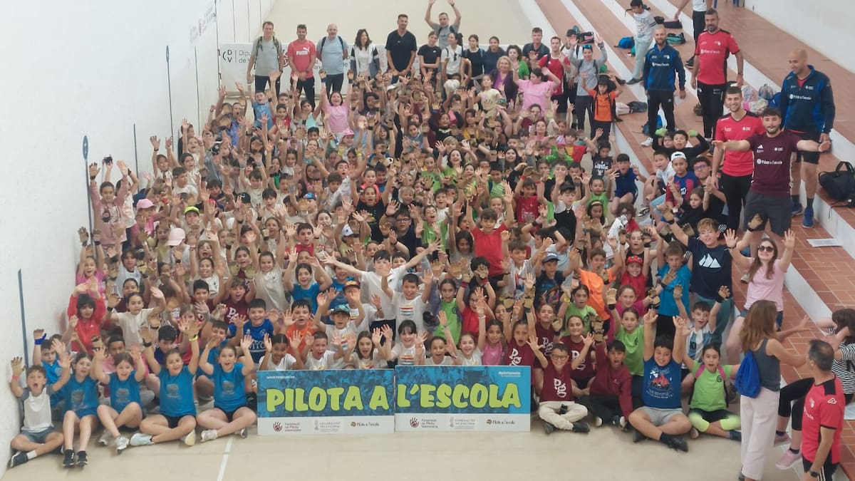 Entrevista a Josep Tarín y niños y niñas participantes de la tercera Trobada de Pilota a l’Escola 2026