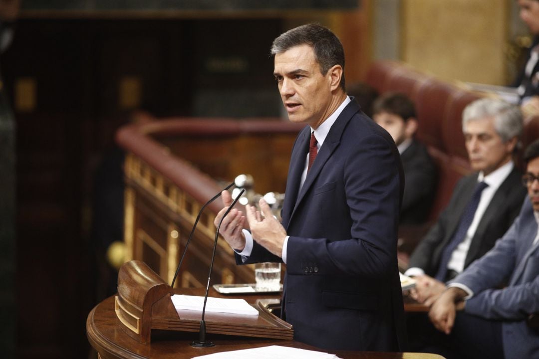 El presidente del Gobierno en funciones y candidato del PSOE a la reelección, Pedro Sánchez, interviene desde la tribuna del Congreso de los Diputados en la primera sesión del debate de investidura a la Presidencia del Gobierno.