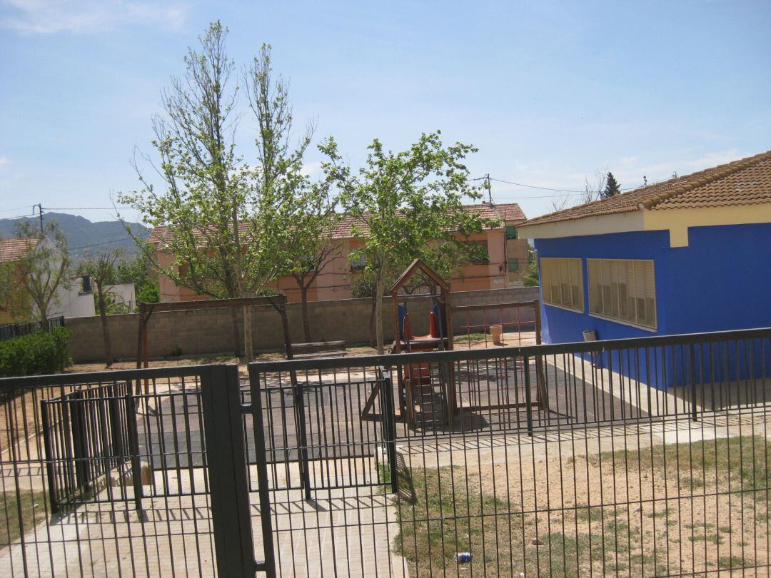 Patio vacío de uno de los colegios de Villena