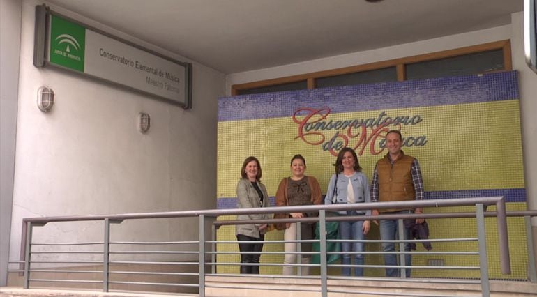 Primera visita de la delegada de educación,Yolanda Caballero al conservatorio elemental de música &quot;Maestro Paterna&quot; de Cazorla