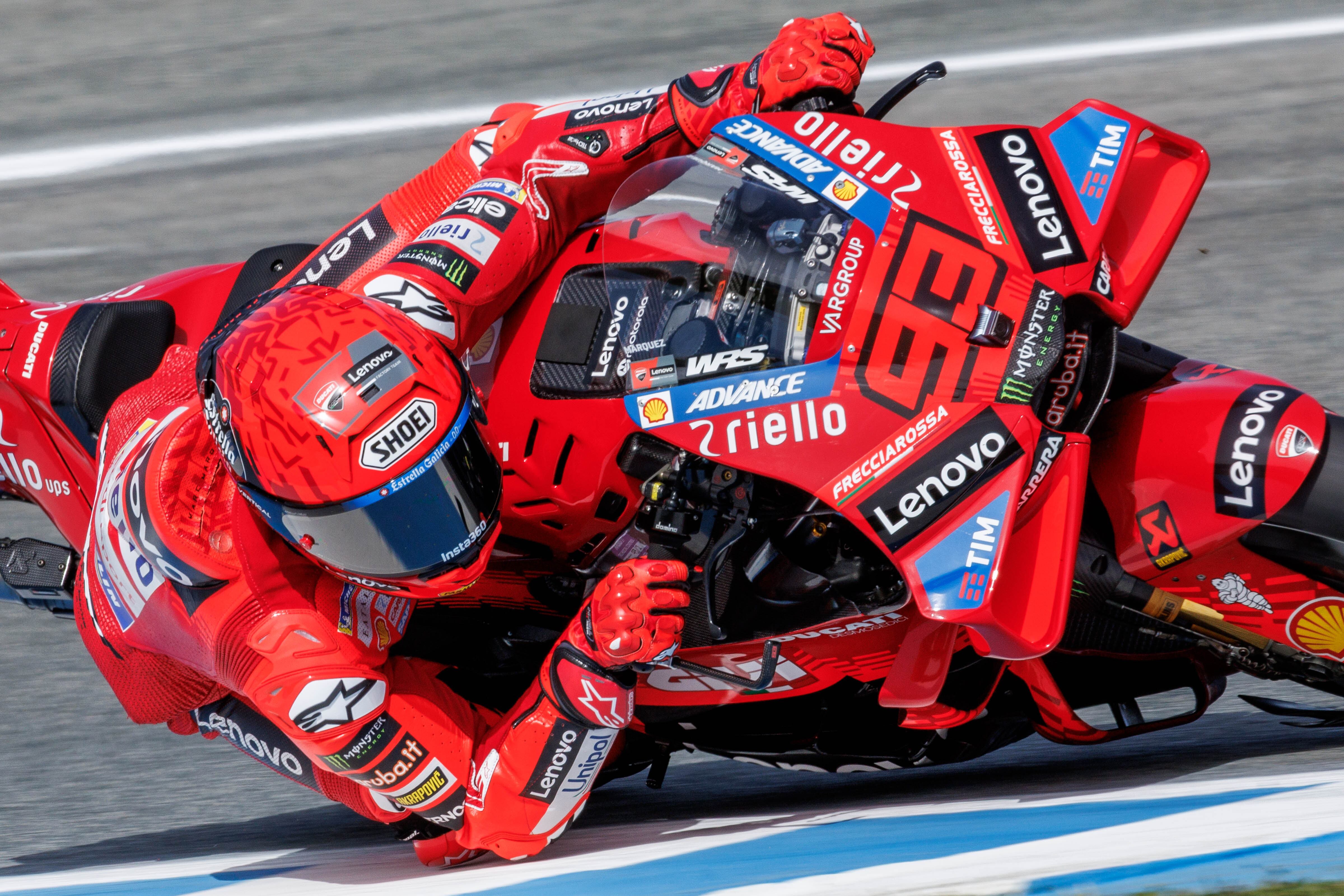 Marc Márquez durante el primer día de entrenamientos de MotoGP en el Circuito de Jerez