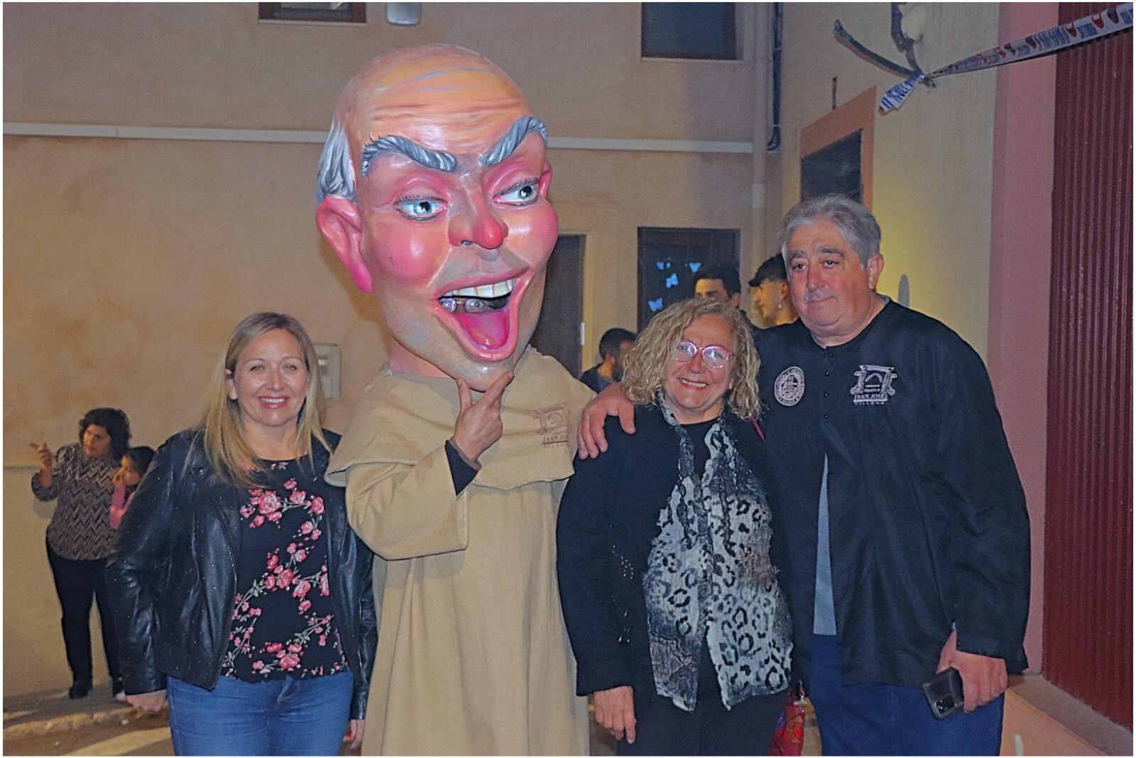 La familia Marco con el Presidente de la Asociación de la ermita de San José