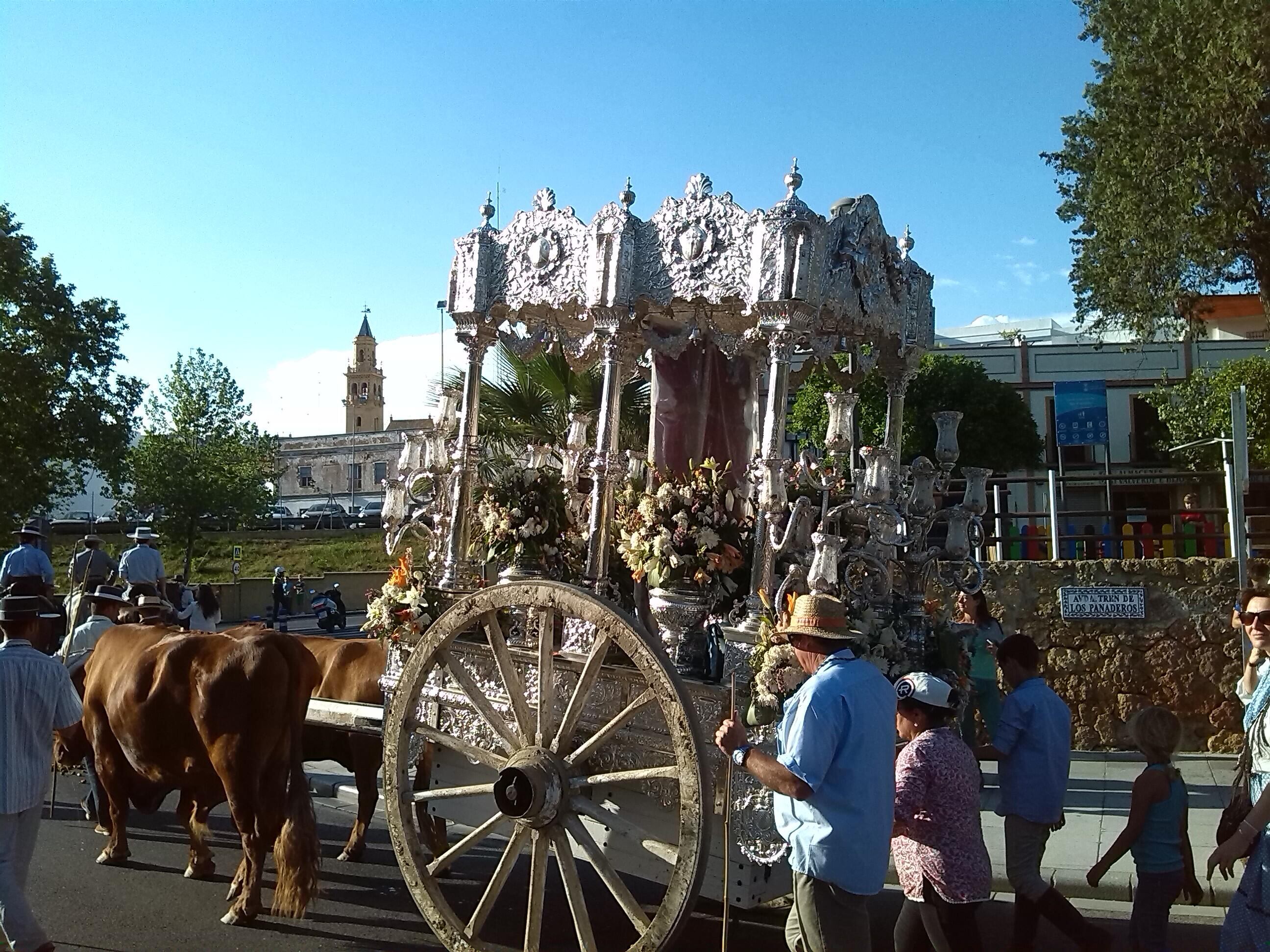 Imagen de archivo de la Carreta del Simpecado de la Hermandad de Écija a su paso por la localidad de Alcalá de Guadaíra