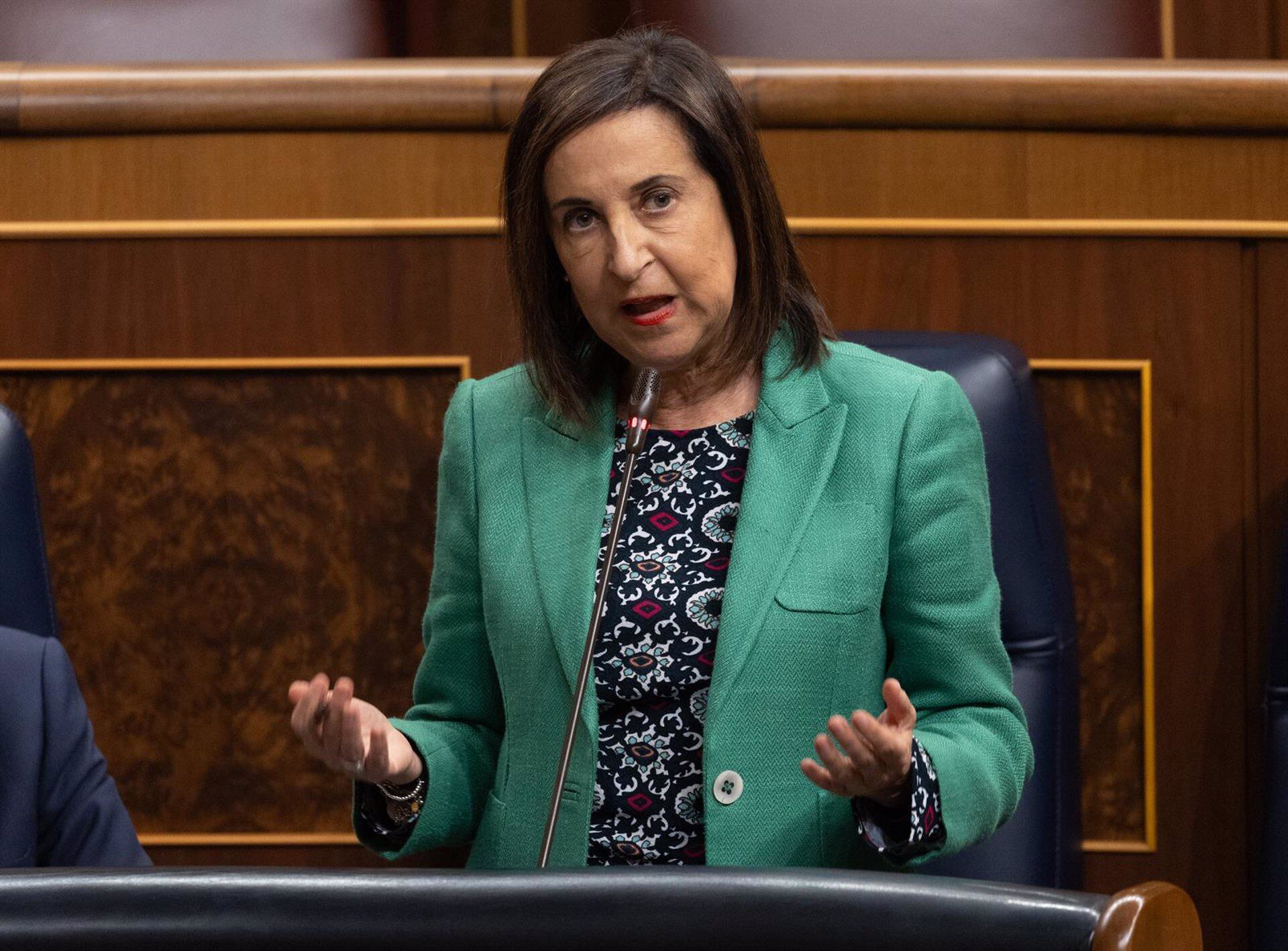 20/12/2023 La ministra de Defensa, Margarita Robles, interviene durante una sesión de control al Gobierno, en el Congreso de los Diputados, a 20 de diciembre de 2023, en Madrid (España). Durante la sesión de control, el presidente del Gobierno, responde a preguntas del líder del PP, y de la portavoz de Vox, sobre la moción de censura en Pamplona, y también una cuestión sobre la subida de las hipotecas que le formulará el portavoz de ERC. Esta es la segunda sesión de control al Gobierno en el Congreso de esta legislatura, pero la primera a la que acudirá el presidente del Gobierno, quien hoy se enfrenta con un cara a cara al líder del PP. Durante la mañana de hoy, Feijóo, ha aceptado mantener una reunión el próximo viernes, 22 de diciembre con el presidente del Gobierno,, al que ha enviado una carta con un orden del día con los temas que propone para abordar, entre ellos la ley de amnistía, medidas para garantizar la independencia judicial o la moción de censura en Pamplona que dará la Alcaldía a EH Bildu.
ECONOMIA 
Eduardo Parra - Europa Press
