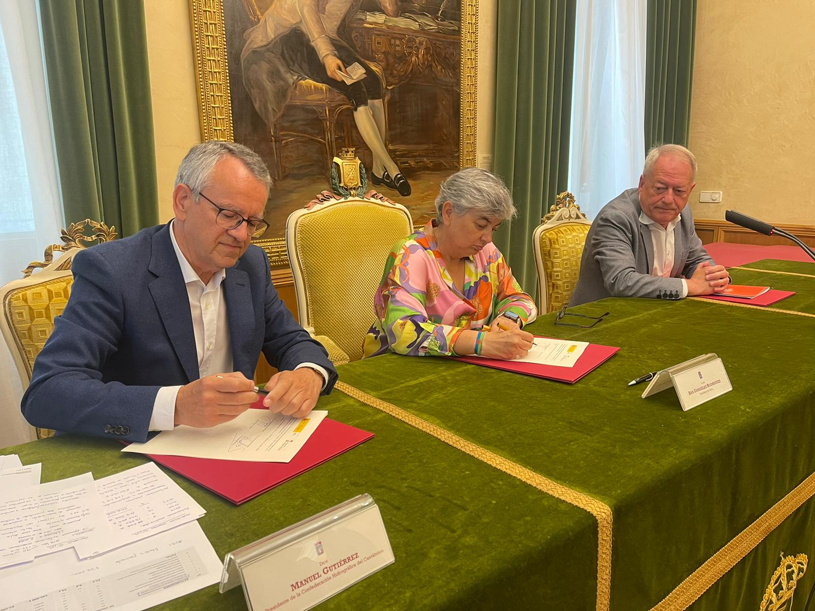 Ayuntamiento y Confederación Hidrográfica del Norte firman el convenio para el mantenimiento de los ríos de Gijón.