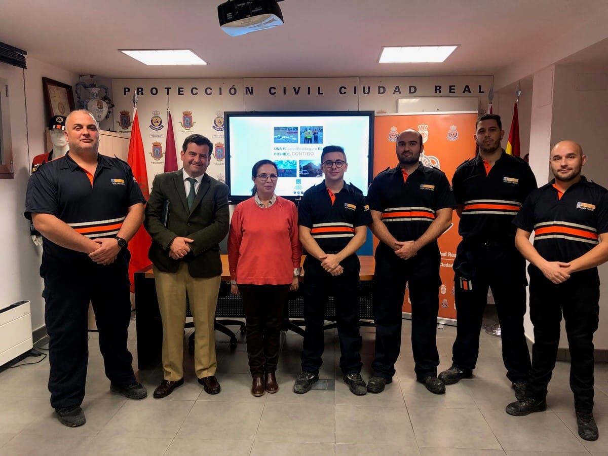 Un equipo de buceadores y rescatadores acuáticos de Protección Civil de Ciudad Real se han desplegado en Utiel y Paiporta