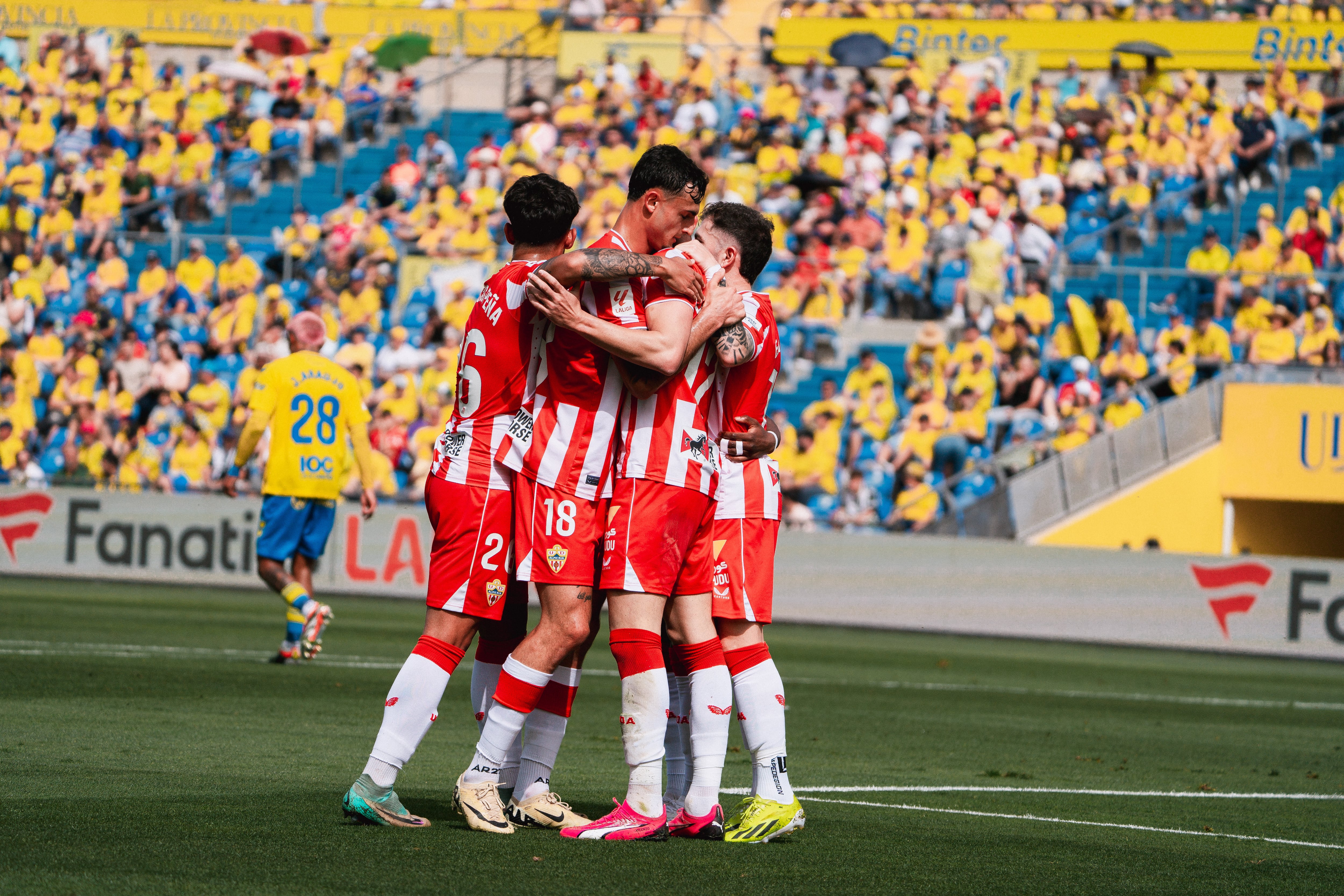 Baptistao celebrando el gol que después le daría la primera victoria de la temporada al equipo.