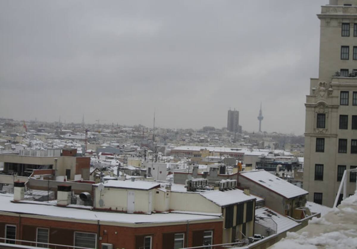 El Ministerio de Fomento tiene más de 700 máquinas quitanieves trabajando desde ayer en la Red de Carreteras del Estado para actuar en las zonas más afectadas por el temporal de nieve, fundamentalmente las comunidades de Madrid, Aragón, Cantabria, Castilla-La Mancha, Castilla y León, Cataluña y Valencia.