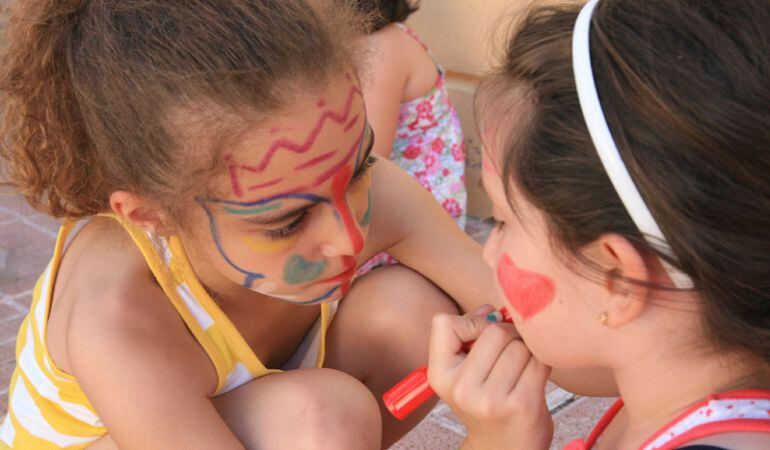 En esta iniciativa pionera, los menores de 4 a 11 años podrán divertirse haciendo teatro mientras sus padres dusfrutan de otra función