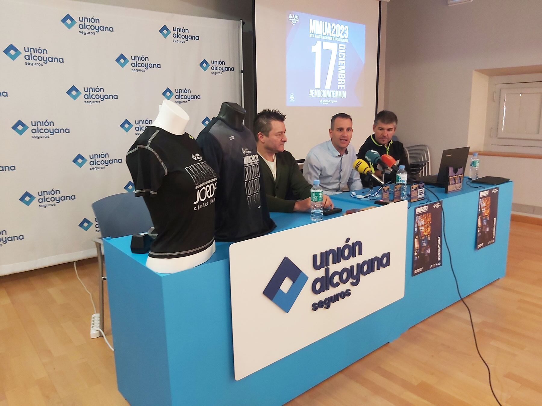 Nacho Company, Alberto Belda y David Miró, durante la rueda de prensa en la sede de Unión Alcoyana