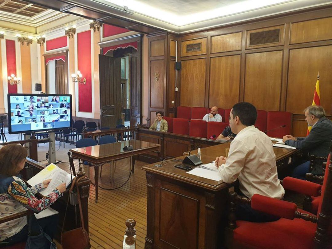 El pleno municipal se ha desarrollado con la presencia de portavoces en el salón consistorial
