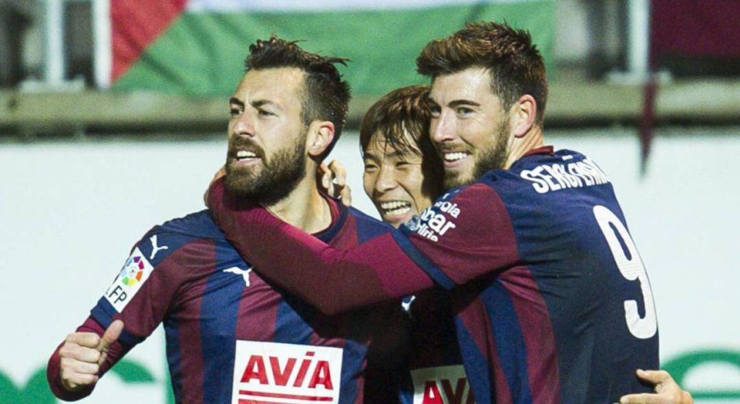 Sergi Enrich y Antonio Luna, en un partido con el Eibar 