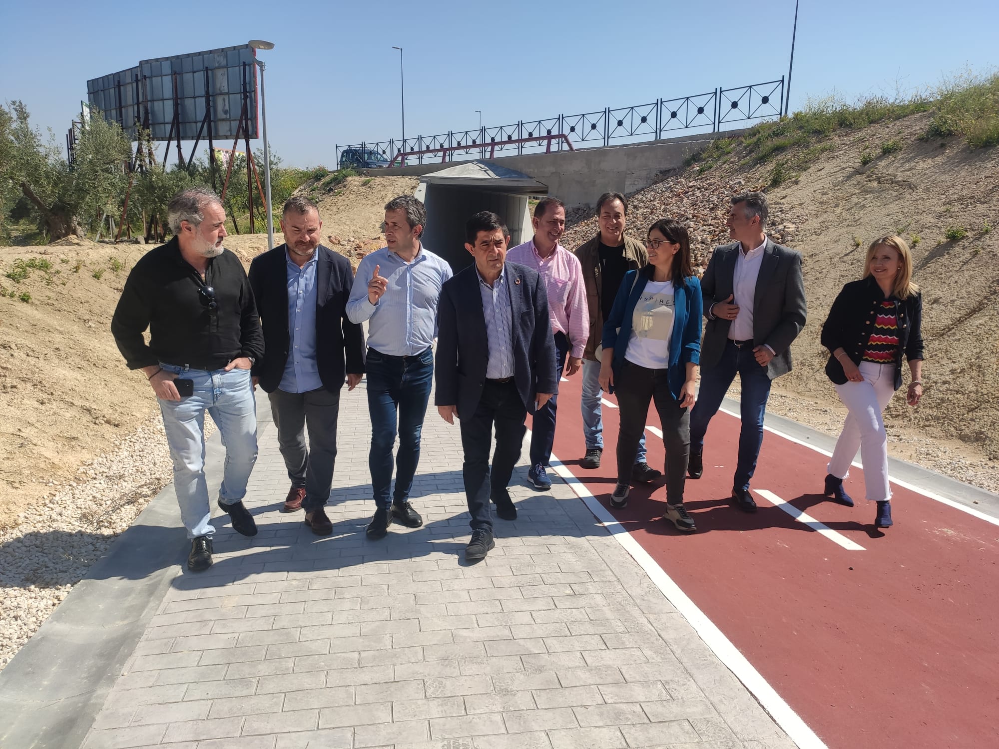 Dirigentes del PSOE visitando la Rambla del Deporte de Jaén capital