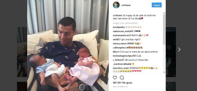 Cristiano Ronaldo, con sus hijos en la imagen que ha difundido en Instagram.