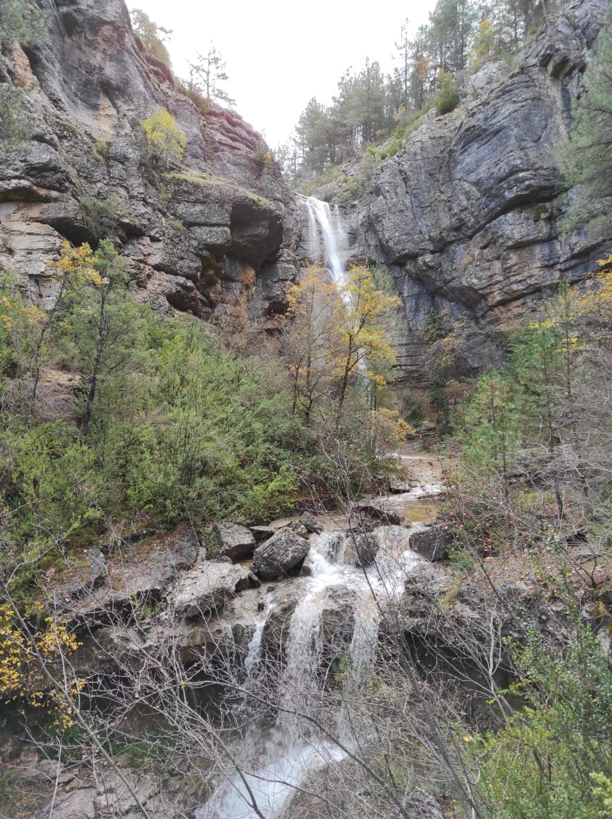 Cascada del arroyo del Valle en el paraje de las Librerías de la hoz de Beteta (Cuenca).