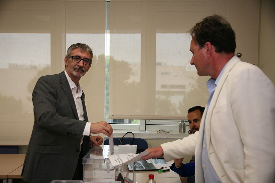 Francisco Piniella, en el momento de su votación 